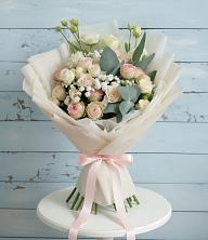 Букет цветов из:  Розы и Лизиантусы в Унъюган