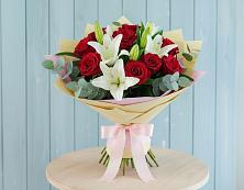 Букет цветов из:  Лилии и Розы в Унъюган