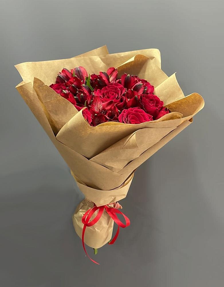 Букет цветов из: Альстромерии и Розы в Унъюган