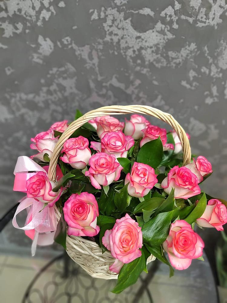 Цветочная композиция из Розы в корзине в Унъюган