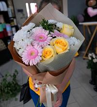 Букет цветов из:  Герберы, Розы и Хризантемы в Унъюган