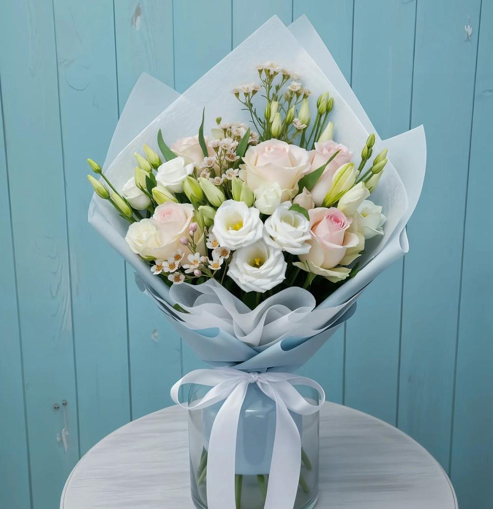 Букет цветов из: Розы и Лизиантусы в Унъюган