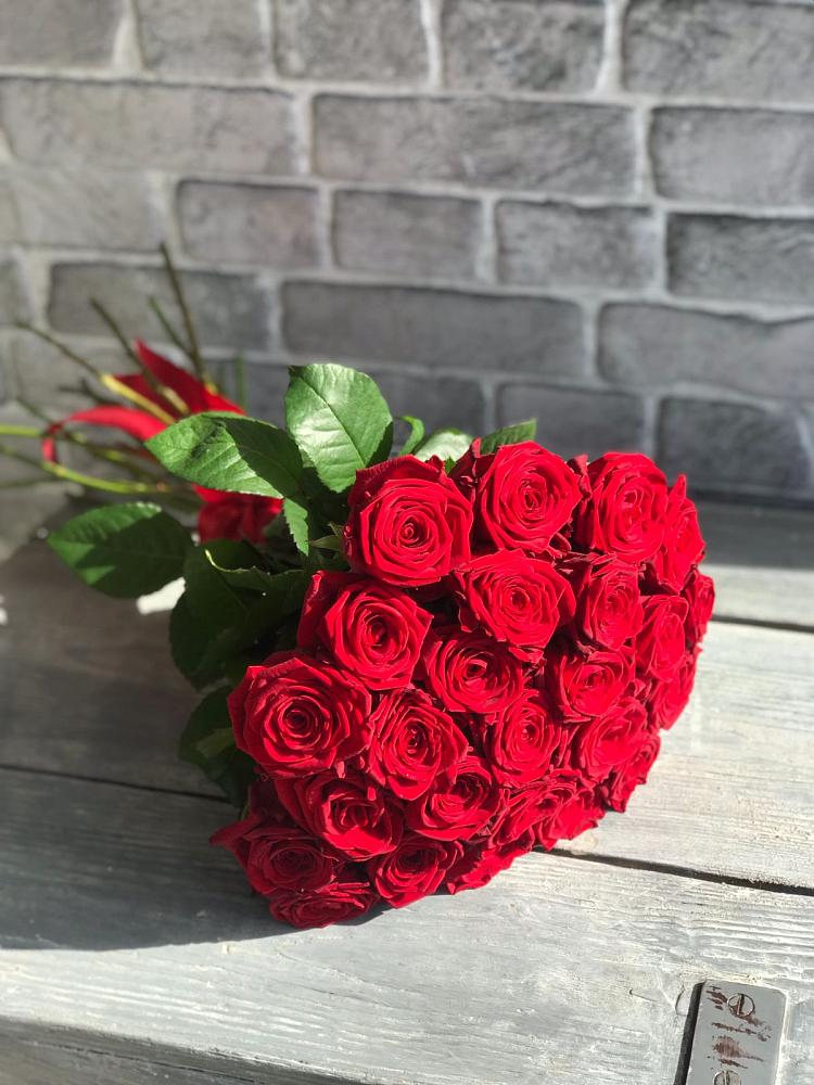 Букет Красные розы Фридом в Унъюган