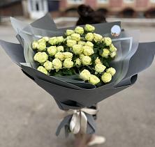 Букет Белые кустовые розы Солинеро в Унъюган