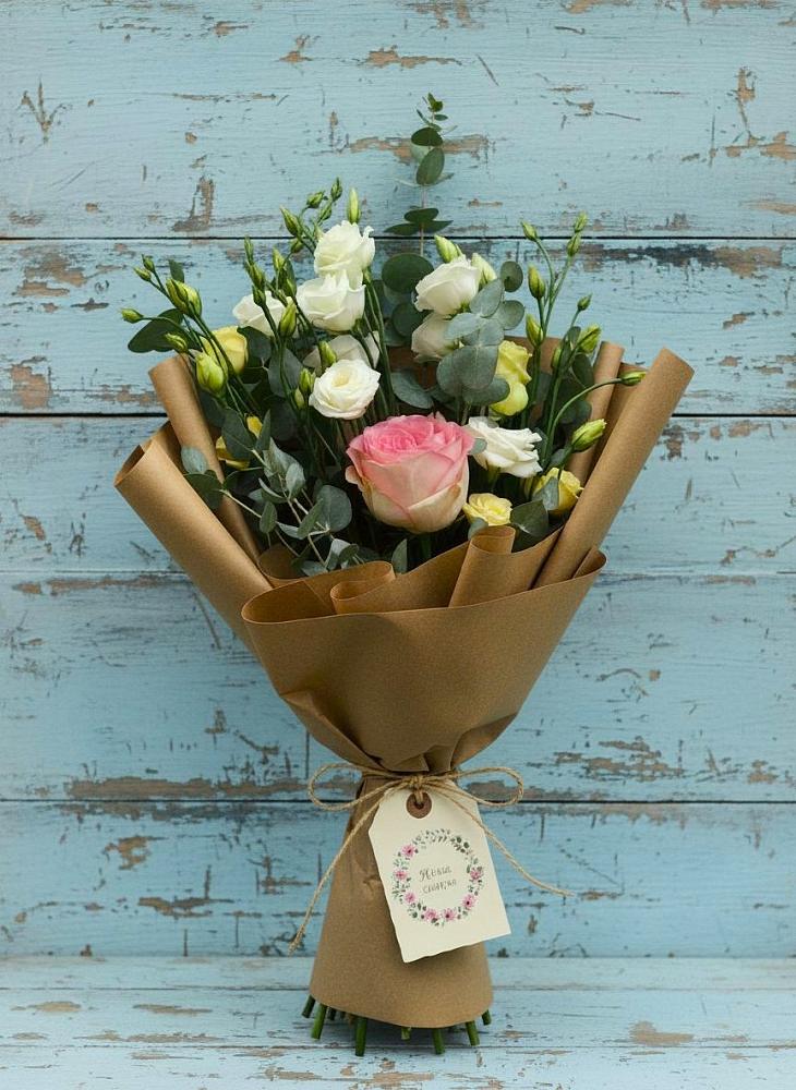 Букет цветов из: Розы и Лизиантусы в Унъюган