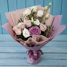 Букет цветов из:  Розы и Лизиантусы в Унъюган