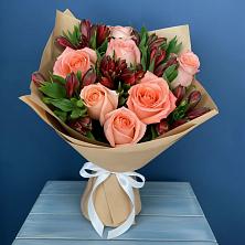 Букет цветов из:  Розы и Альстромерии в Унъюган