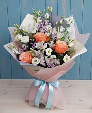 Букет цветов из:  Лизиантусы, Розы, Альстромерии и Гипсофила в Унъюган