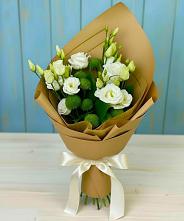 Букет цветов из:  Хризантемы и Лизиантусы в Унъюган