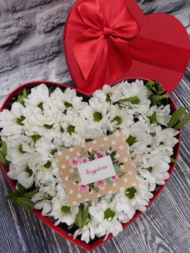 Цветочная композиция из Хризантемы в виде сердца в Унъюган