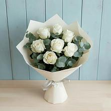 Букет Белые розы в Эвкалипте в Унъюган