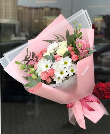 Букет цветов из: Розы, Лизиантусы и Хризантемы в Унъюган