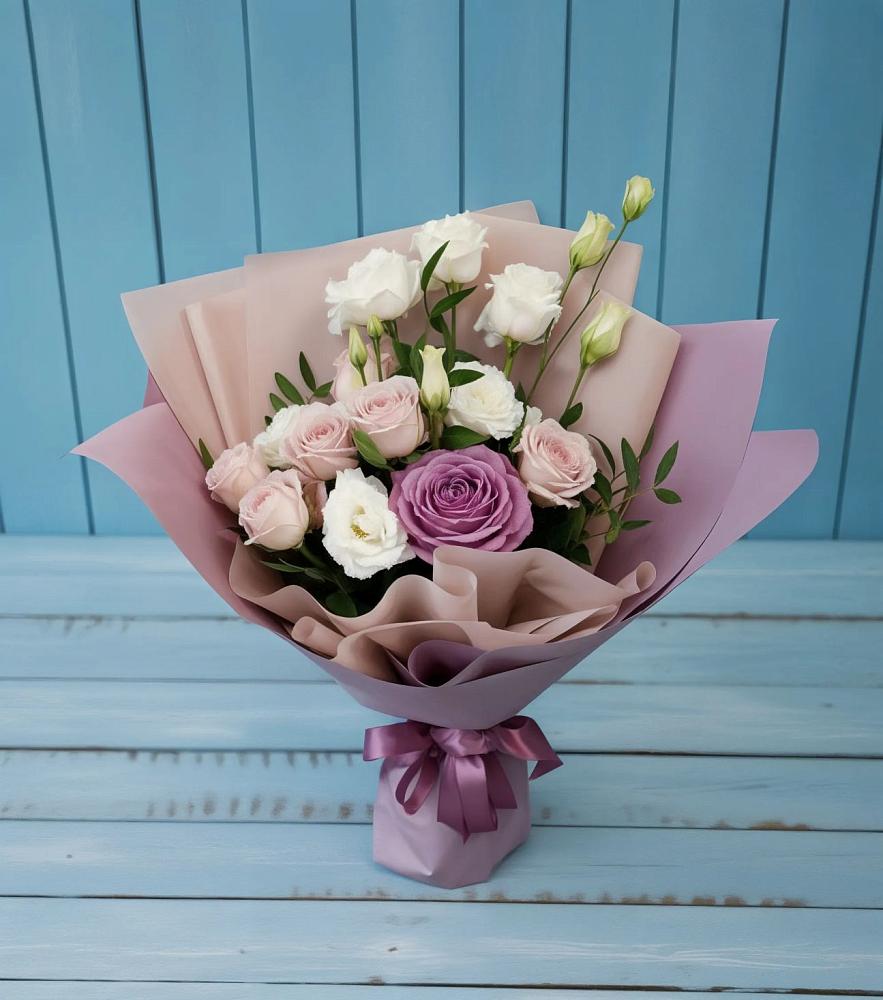 Букет цветов из: Розы и Лизиантусы в Унъюган